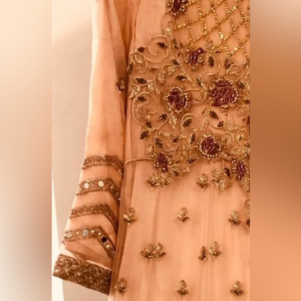 Three pieces Embroidered Maxi shalwar and dupatta dress size medium. - Picture 7 of 7